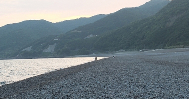 今月某日夕暮れ時の煙樹ヶ浜